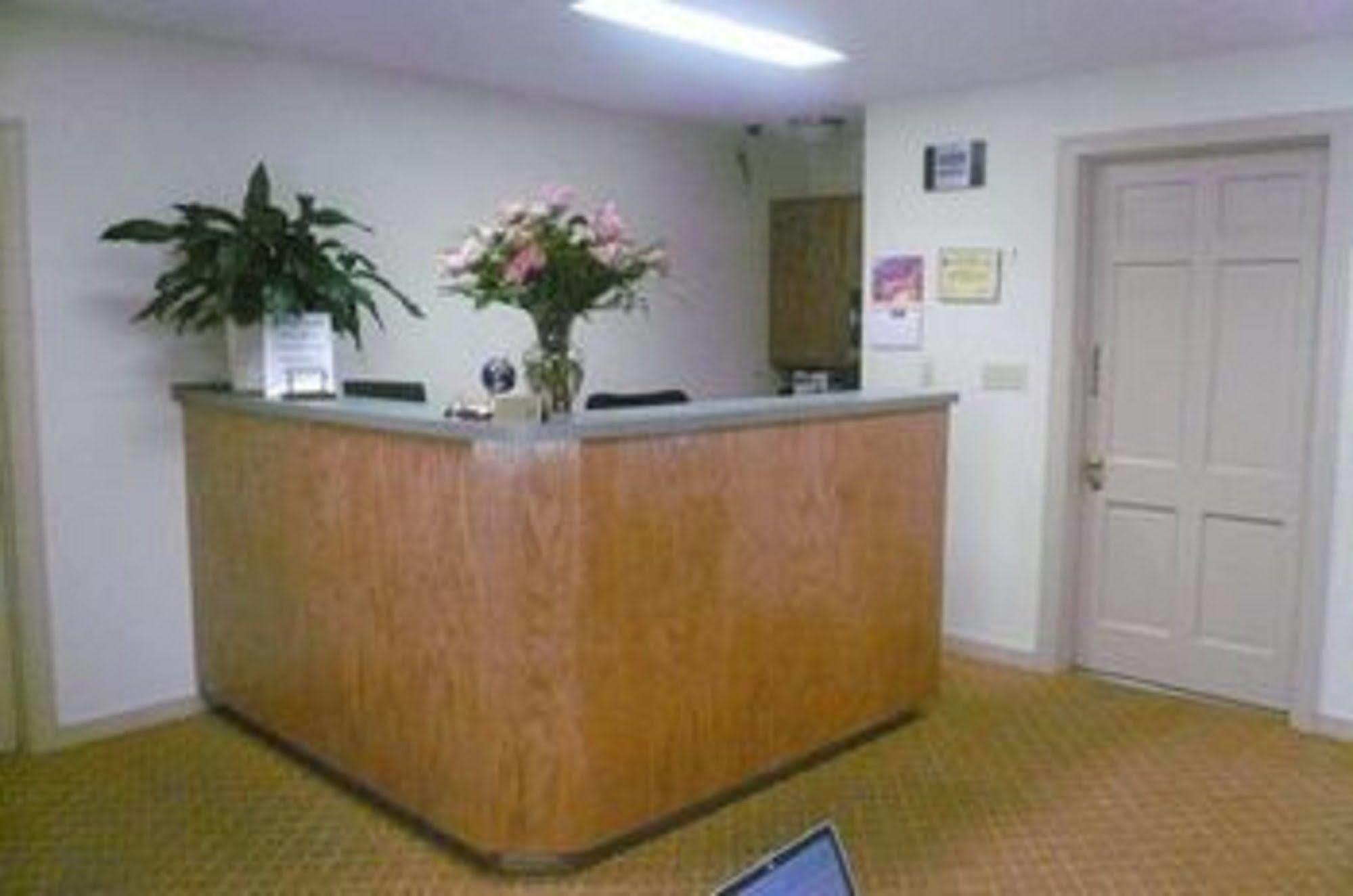 Wedgewood Motor Inn Blackstone Exterior photo