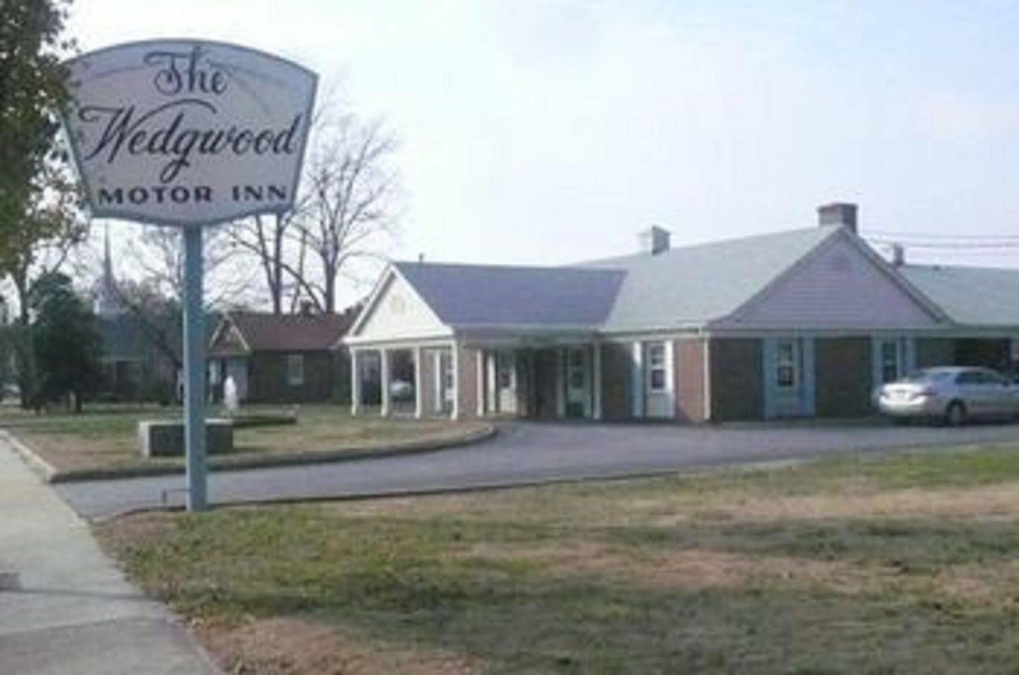 Wedgewood Motor Inn Blackstone Exterior photo