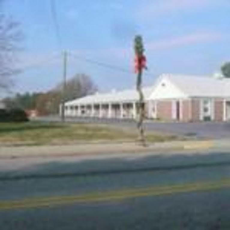Wedgewood Motor Inn Blackstone Exterior photo